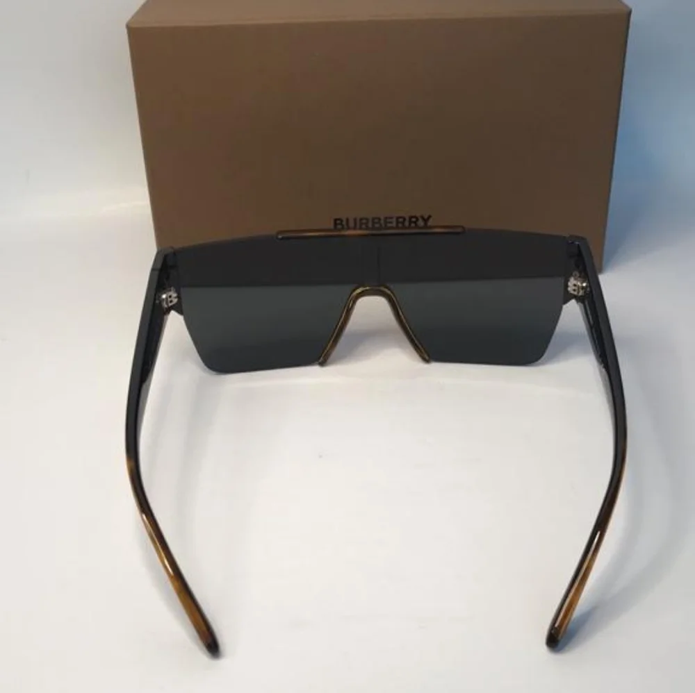 Authentic New BurberryBE4291 - 300287 Oversize  Sunglasses - Picture 3 of 11